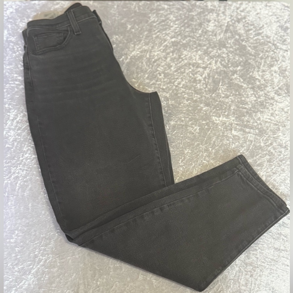 Levi’s High-Waisted Mom Jeans – Black – Size 28